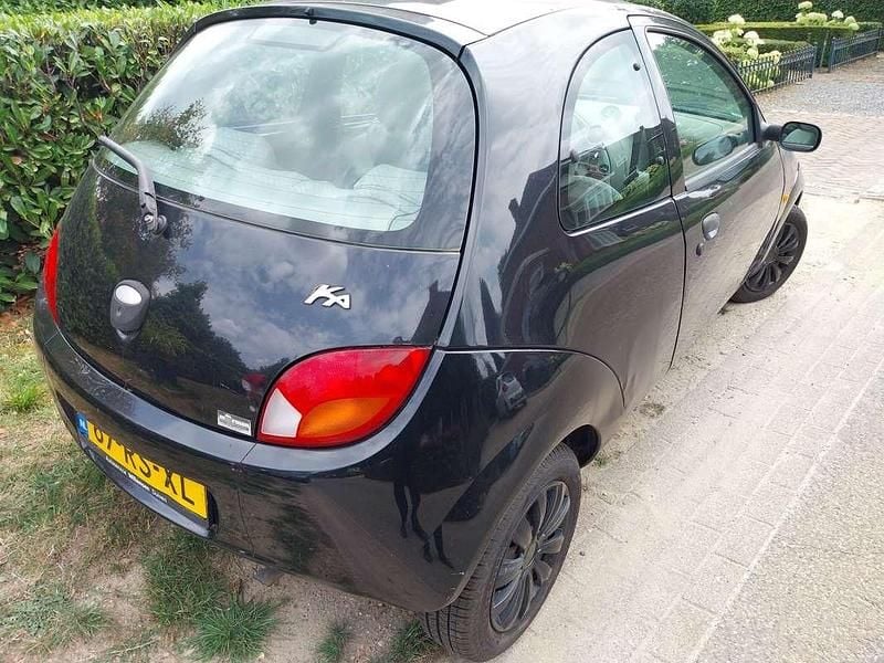 Zwart Gebruikt 2005 Ford Ka Trend Hatchback | € 600 (Goede deal) - Afbeelding 1/4