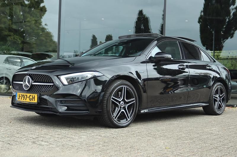 Zwart Gebruikt 2020 Mercedes A250 Business Sedan | € 27.950 (Iets duurder) - Afbeelding 1/4