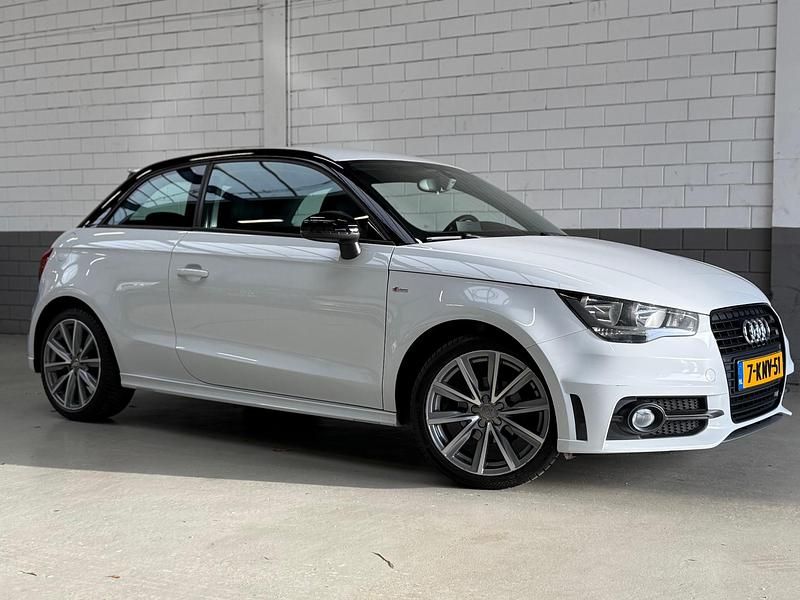 Wit (metallic) Gebruikt 2013 Audi A1 Admired Hatchback | € 8.950 (Eerlijke prijs) - Afbeelding 1/4