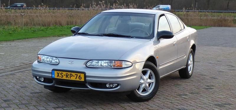 Grijs Gebruikt 1999 Chevrolet Alero Sedan | € 6.969 - Afbeelding 1/4