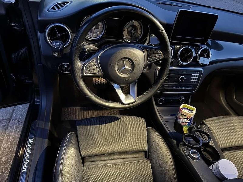 Zwart Gebruikt 2016 Mercedes CLA200 Shooting Brake Stationwagen | € 12.500 (Duur) - Afbeelding 1/4