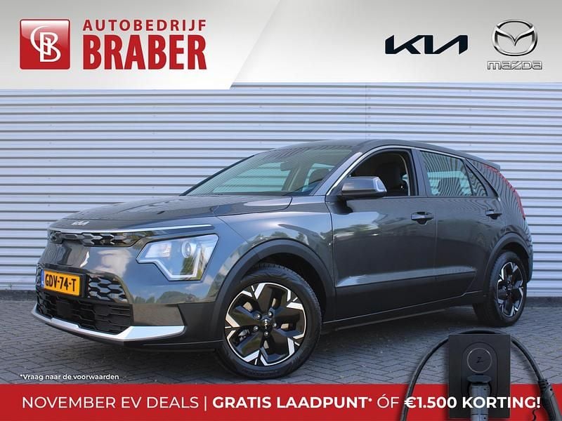 Grijs Gebruikt 2024 Kia e-Niro Light SUV | € 35.162 (Eerlijke prijs) - Afbeelding 1/4
