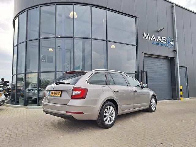 Occasion Skoda Octavia Business Line 116 PK (85 kW) 2017 Geel (metallic) Stationwagen