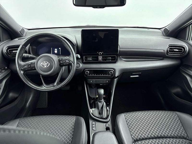 Occasion Toyota Yaris Executive 131 PK (96 kW) 2024 Grijs Hatchback