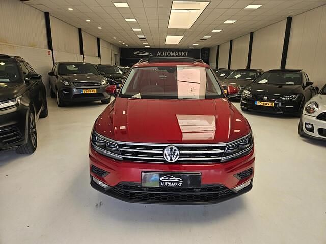 Rood Gebruikt 2019 VW Tiguan Highline SUV | € 26.950 (Eerlijke prijs) - Afbeelding 1/4