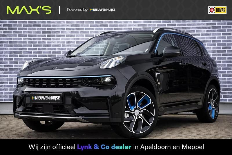 Zwart Gebruikt 2023 Lynk & Co 01 SUV | € 28.894 (Eerlijke prijs) - Afbeelding 1/4