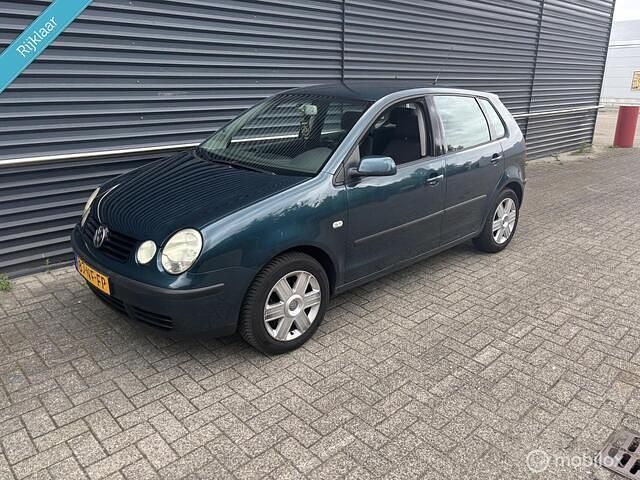 Groen Gebruikt 2003 VW Polo Hatchback | € 2.199 (Eerlijke prijs) - Afbeelding 1/4