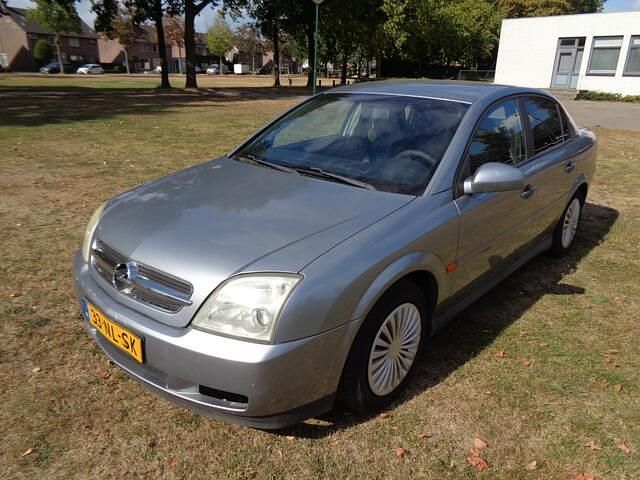 Grijs, metallic lak Gebruikt 2003 Opel Vectra Sedan | € 850 (Goede deal) - Afbeelding 1/4