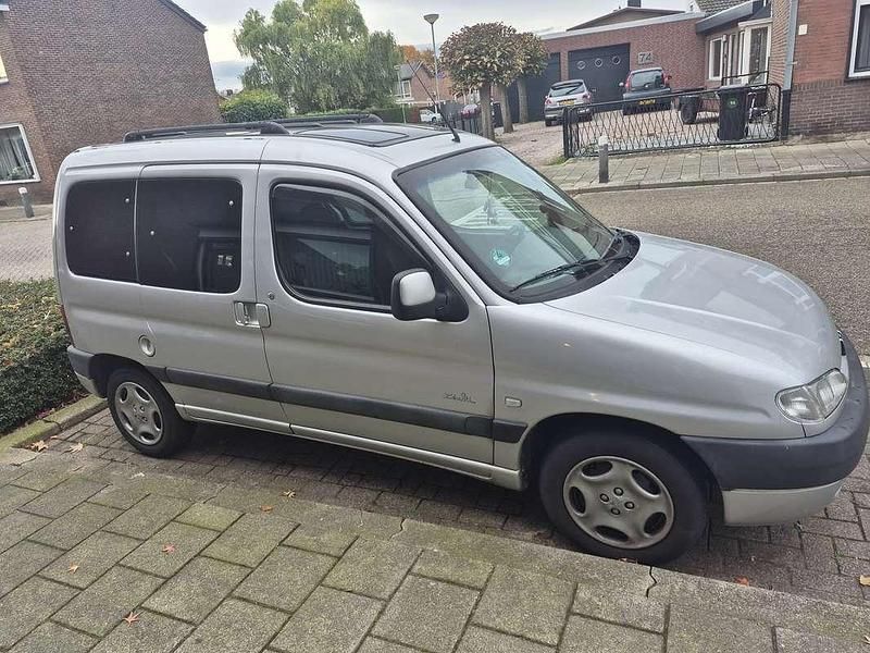 Grijs Gebruikt 2002 Peugeot Partner Van | € 2.200 (Eerlijke prijs) - Afbeelding 1/4