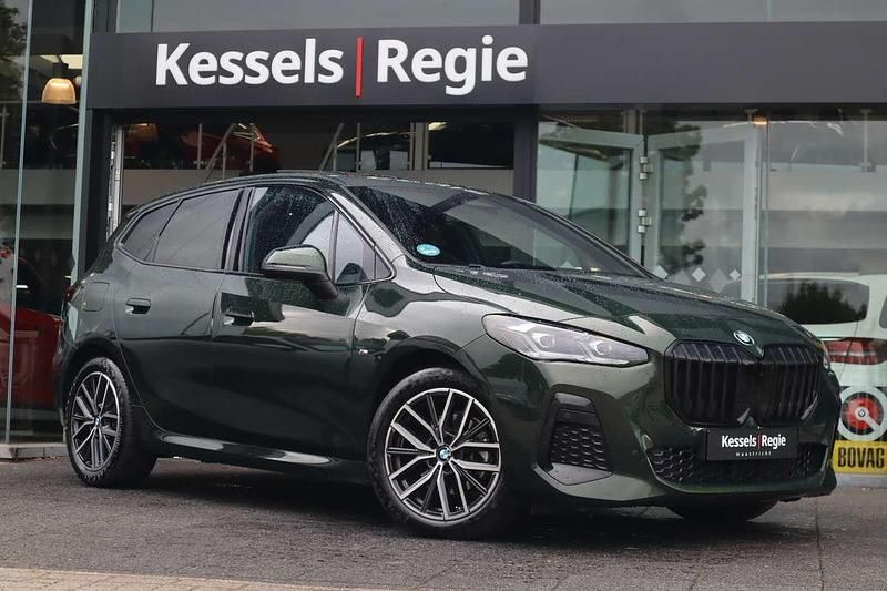 Groen, metallic lak Gebruikt 2024 BMW 218 Active Tourer M Sport MPV | € 38.950 (Duur) - Afbeelding 1/4