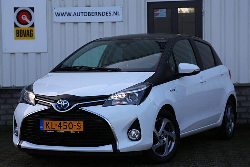 Wit Gebruikt 2016 Toyota Yaris Hybrid Trend Hatchback | € 14.900 (Iets duurder) - Afbeelding 1/4