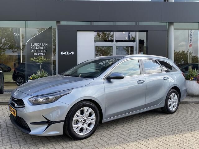 Grijs, metallic lak Gebruikt 2024 Kia Ceed Sportswagon Stationwagen | € 27.945 (Duur) - Afbeelding 1/4