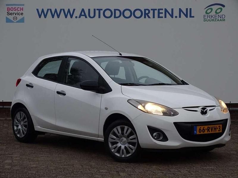 Wit Gebruikt 2011 Mazda 2 Hatchback | € 4.450 (Eerlijke prijs) - Afbeelding 1/4