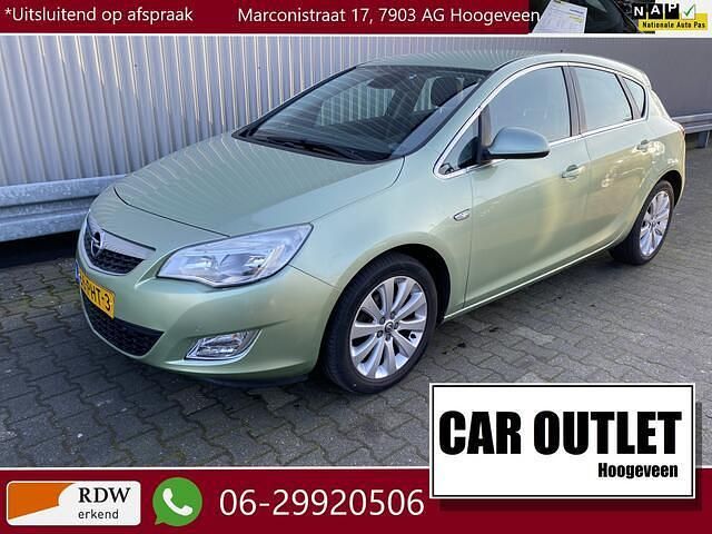 Groen Gebruikt 2011 Opel Astra Cosmo Hatchback | € 3.650 (Eerlijke prijs) - Afbeelding 1/4