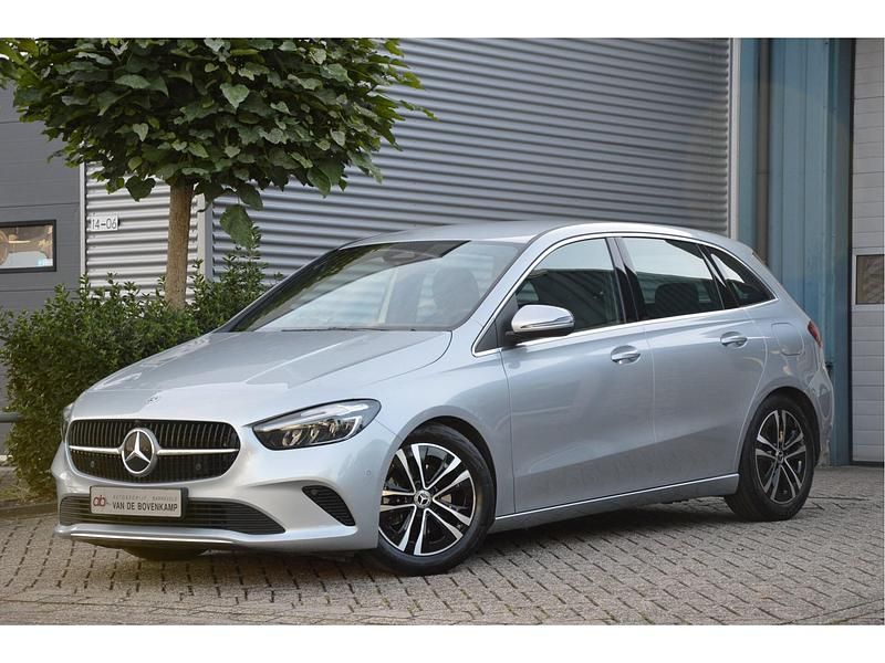 Grijs Gebruikt 2024 Mercedes B180 Business MPV | € 33.950 (Eerlijke prijs) - Afbeelding 1/4