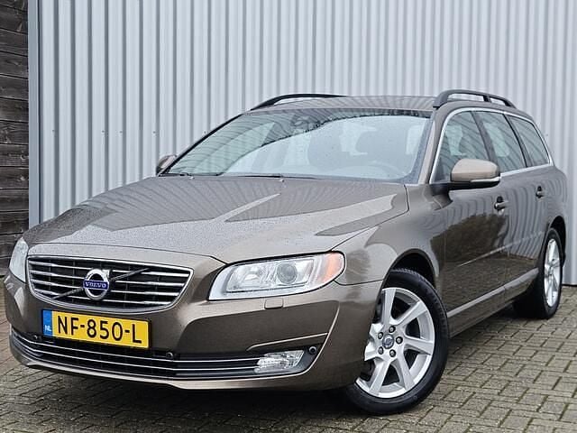 Bruin Gebruikt 2013 Volvo V70 Summum Stationwagen | € 9.950 (Eerlijke prijs) - Afbeelding 1/4