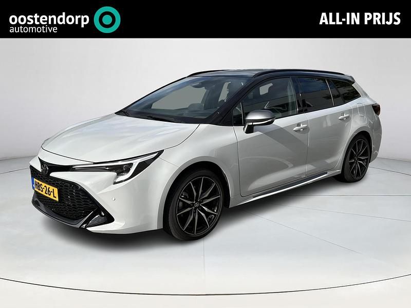 Grijs Gebruikt 2025 Toyota Corolla Hybrid Plus Stationwagen | € 39.945 - Afbeelding 1/4