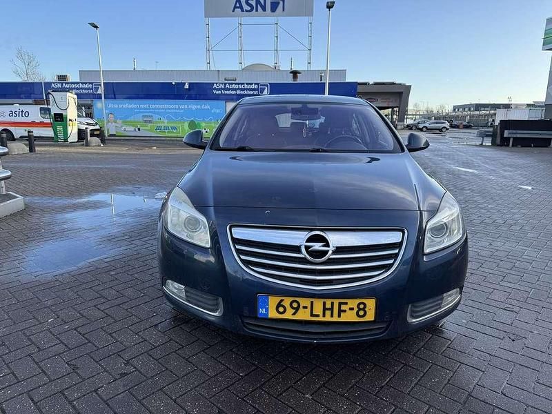 Blauw Gebruikt 2010 Opel Insignia Cosmo MPV | € 4.750 (Eerlijke prijs) - Afbeelding 1/4