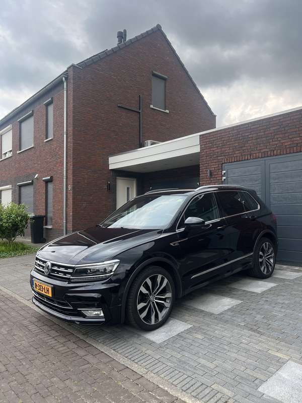Zwart Gebruikt 2017 VW Tiguan Sport SUV | € 22.995 (Eerlijke prijs) - Afbeelding 1/4