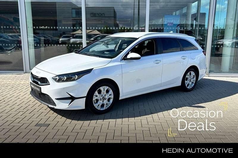 Wit Occasion 2024 Kia Ceed Sportswagon Stationwagen | € 23.745 (Eerlijke prijs) - Afbeelding 1/3