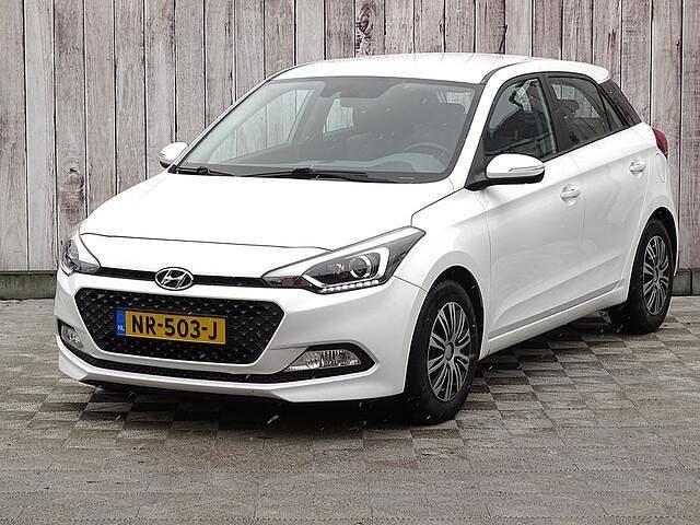 Wit Occasion 2016 Hyundai i20 Hatchback | € 7.750 (Goede deal) - Afbeelding 1/4