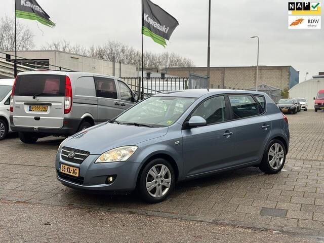 Blauw Gebruikt 2007 Kia Ceed Hatchback | € 1.999 (Iets duurder) - Afbeelding 1/4