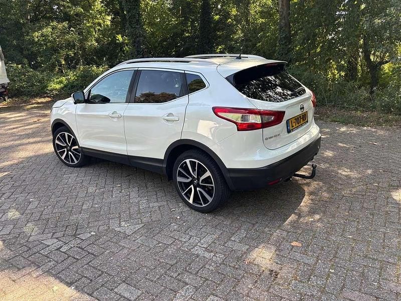 Wit Gebruikt 2017 Nissan Qashqai Tekna SUV | € 13.750 (Goede deal) - Afbeelding 1/4