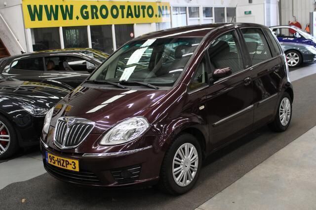 Paars Gebruikt 2009 Lancia Musa MPV | € 2.944 (Eerlijke prijs) - Afbeelding 1/4