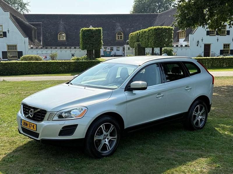 Wit Gebruikt 2011 Volvo XC60 Momentum SUV | € 18.000 (Eerlijke prijs) - Afbeelding 1/4