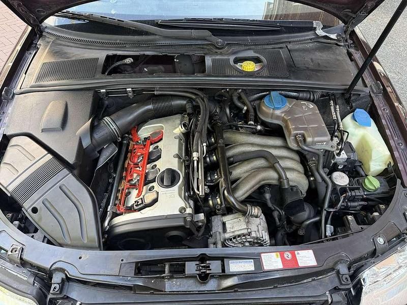 Rood Gebruikt 2001 Audi A4 Exclusive Sedan | € 500 (Goede deal) - Afbeelding 1/4
