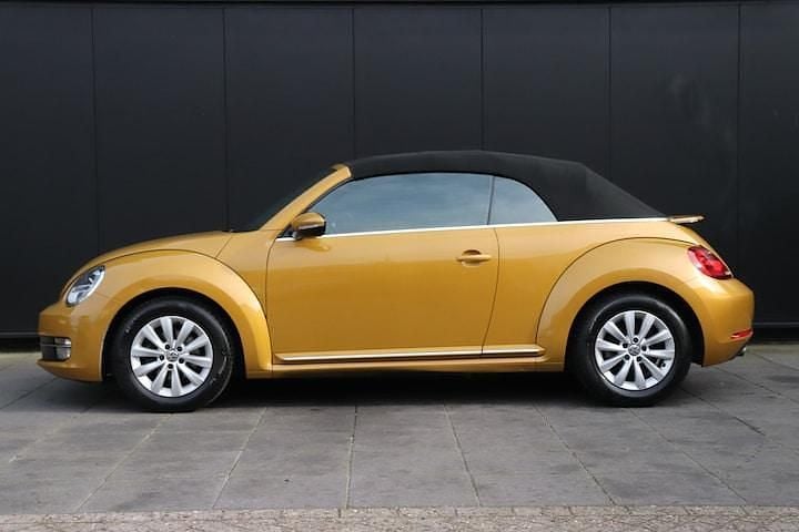 Occasion VW Beetle Cabriolet Exclusive 2016 Geel Cabriolet