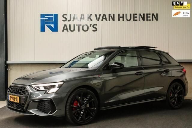 Grijs Gebruikt 2021 Audi A3 Sportback Competition Hatchback | € 37.950 - Afbeelding 1/4