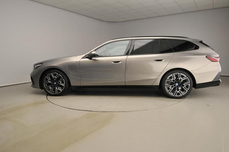 Occasion BMW 530e Comfort Edition 299 PK (219 kW) 2024 Grijs Stationwagen