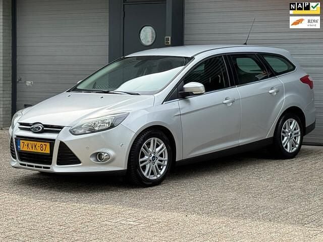 Grijs Gebruikt 2013 Ford Focus Titanium Stationwagen | € 4.900 (Eerlijke prijs) - Afbeelding 1/4