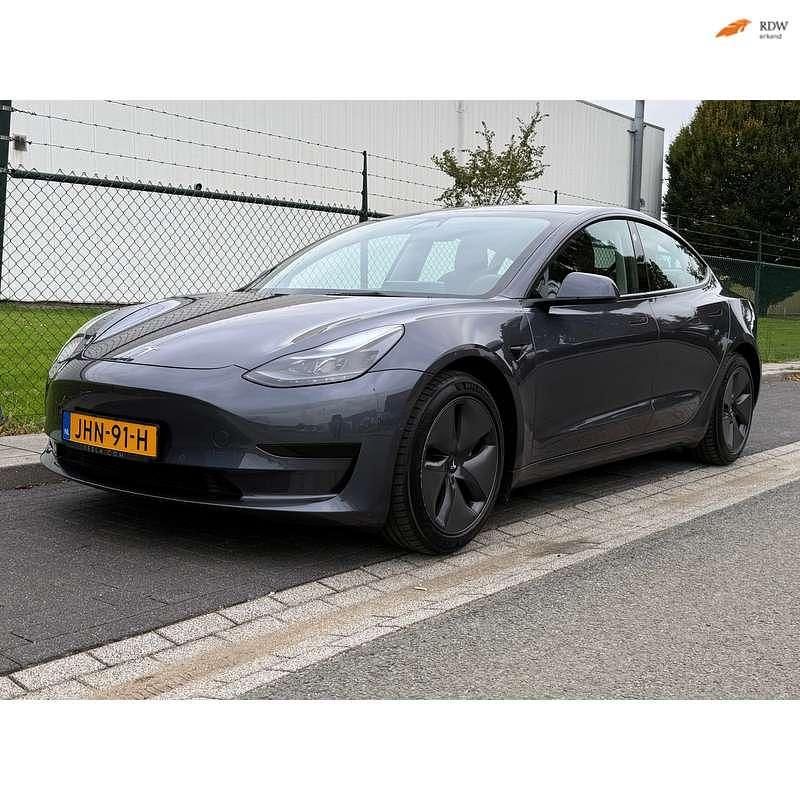 Grijs Gebruikt 2021 Tesla Model 3 RWD Sedan | € 23.995 (Goede deal) - Afbeelding 1/4