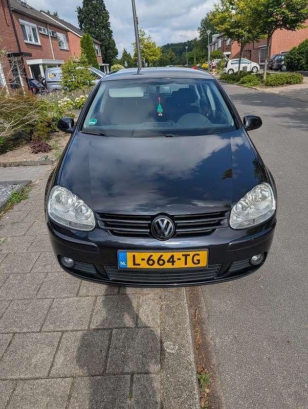 Zwart Gebruikt 2007 VW Golf V Trendline Hatchback | € 3.200 (Eerlijke prijs) - Afbeelding 1/4