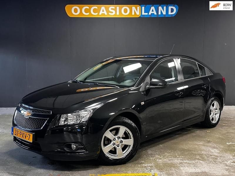 Zwart Gebruikt 2011 Chevrolet Cruze LS Sedan | € 6.450 (Iets duurder) - Afbeelding 1/4