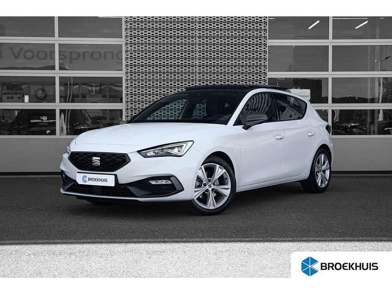 Wit Gebruikt 2023 Seat Leon Business Stationwagen | € 25.700 (Eerlijke prijs) - Afbeelding 1/4