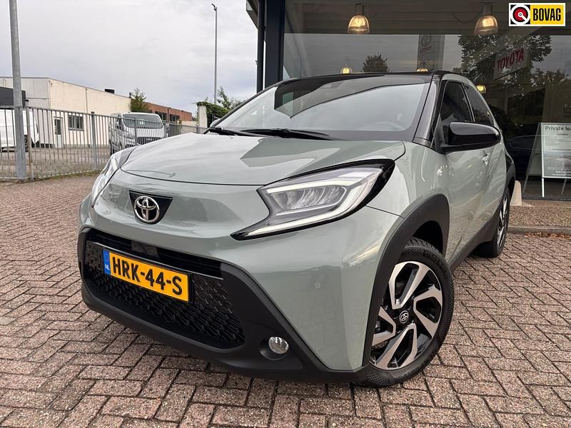 Groen Gebruikt 2024 Toyota Aygo X Style SUV | € 22.795 - Afbeelding 1/4