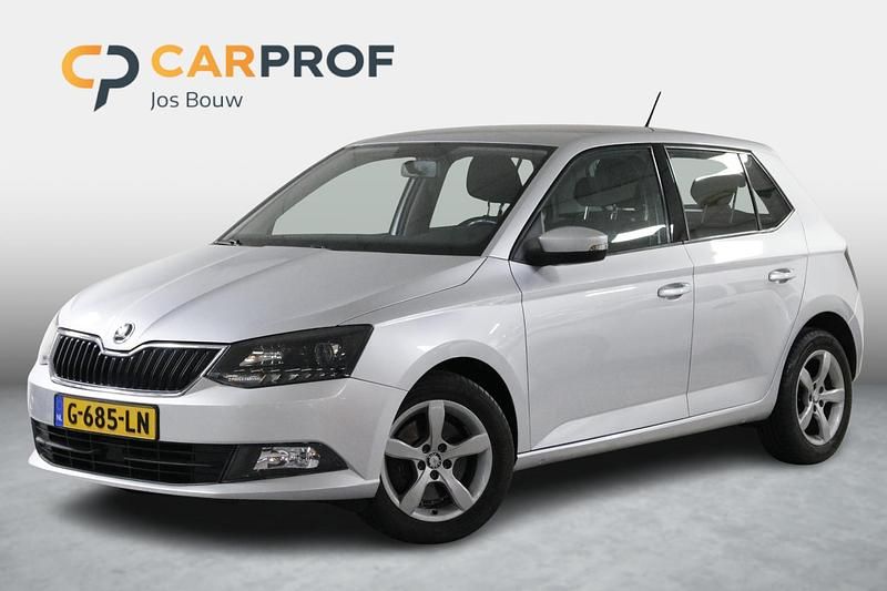 Grijs Gebruikt 2016 Skoda Fabia Ambition Hatchback | € 12.145 (Eerlijke prijs) - Afbeelding 1/4