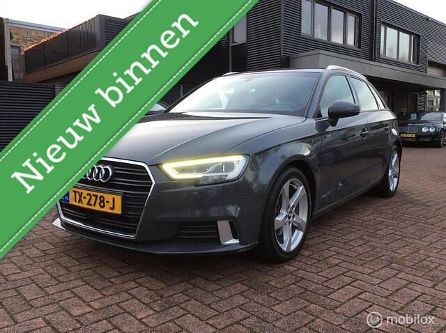 Grijs (metallic) Occasion 2018 Audi A3 Sportback Sport Hatchback | € 15.900 (Eerlijke prijs) - Afbeelding 1/4