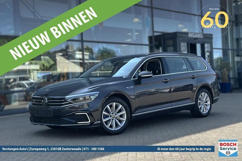 Zilver Gebruikt 2022 VW Passat Business Stationwagen | € 27.950 (Goede deal) - Afbeelding 1/4