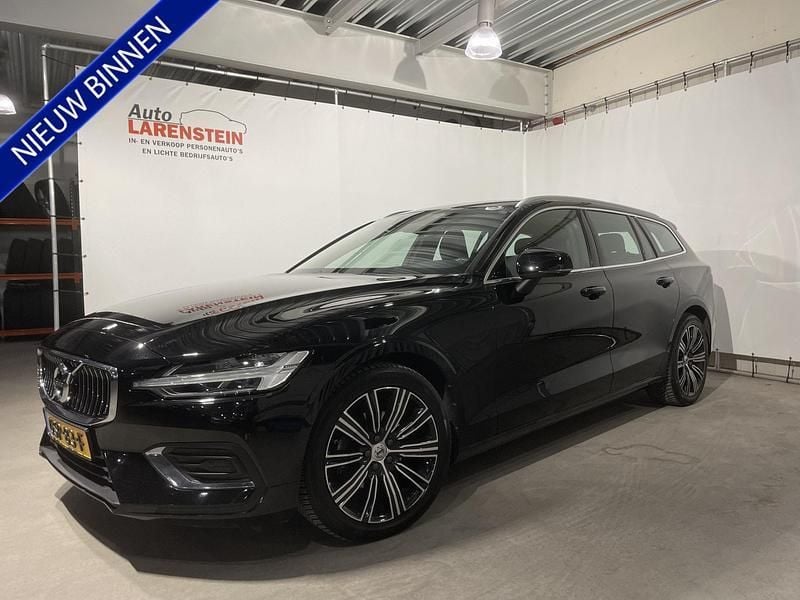 Zwart Gebruikt 2022 Volvo V60 Inscription Stationwagen | € 35.950 (Eerlijke prijs) - Afbeelding 1/4