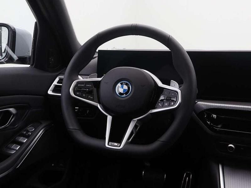 Occasion BMW 330e Comfort Edition 292 PK (214 kW) 2025 Grijs Stationwagen