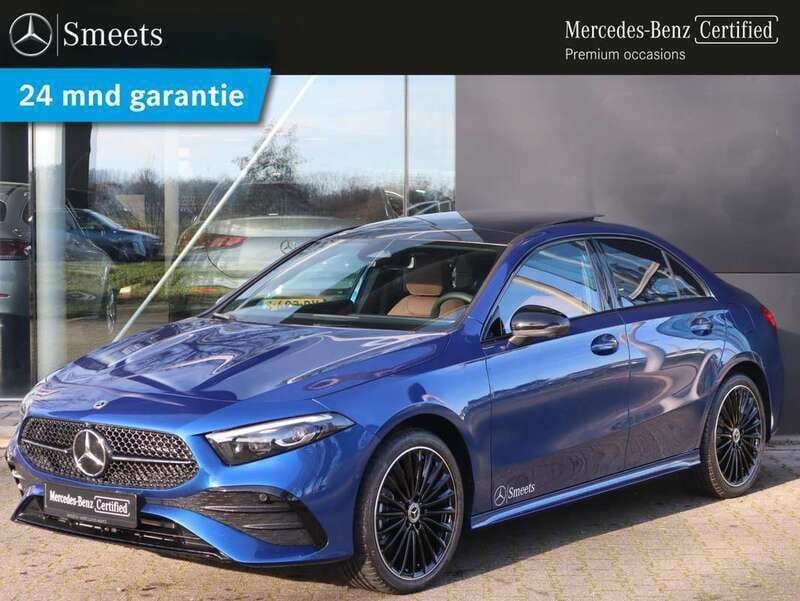 Blauw Gebruikt 2024 Mercedes A250 AMG line Sedan | € 45.945 - Afbeelding 1/4