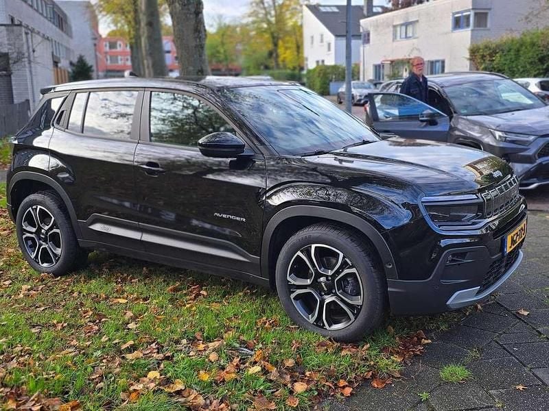 Zwart Gebruikt 2023 Jeep Avenger EV Summit SUV | € 24.000 (Goede deal) - Afbeelding 1/4