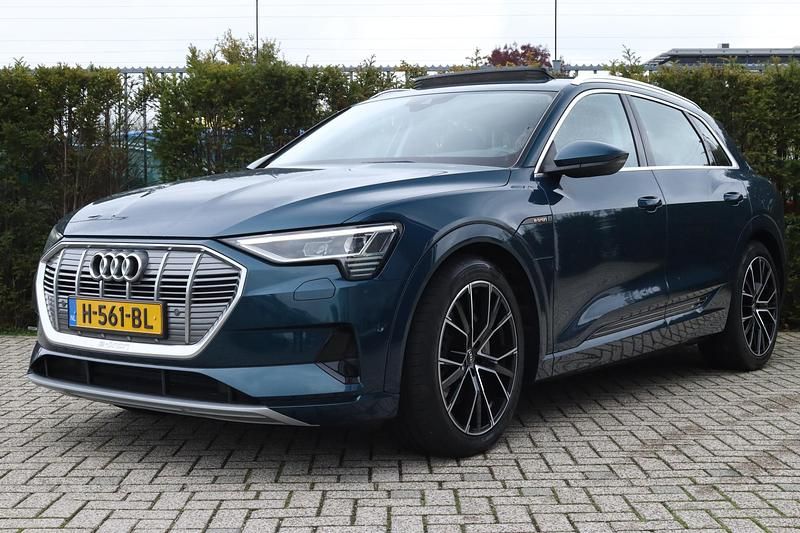 Blauw Gebruikt 2019 Audi e-tron SUV | € 26.895 (Eerlijke prijs) - Afbeelding 1/4