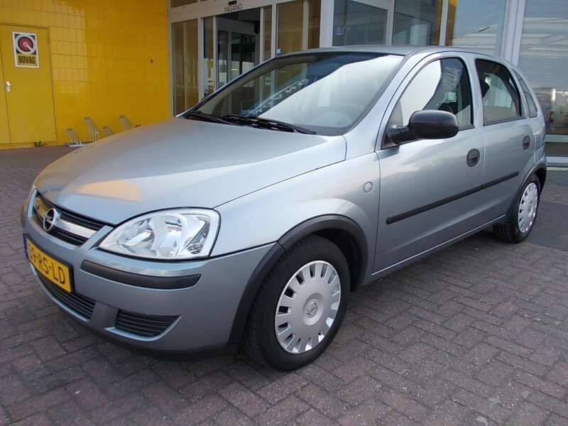 Grijsgrijs Gebruikt 2005 Opel Corsa Hatchback | € 3.950 - Afbeelding 1/4