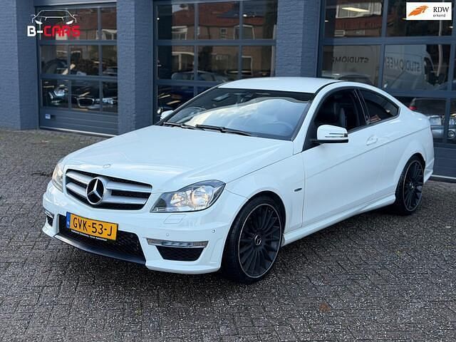 Wit Occasion 2011 Mercedes C180 AMG Coupé | € 9.499 (Eerlijke prijs) - Afbeelding 1/4