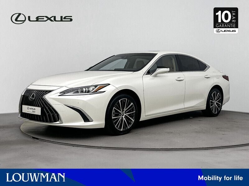 Wit Gebruikt 2024 Lexus ES300H Business Edition Sedan | € 49.445 (Eerlijke prijs) - Afbeelding 1/4